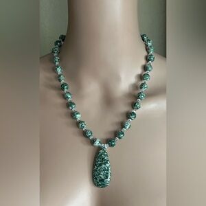 24 inch Dot Agate bead Necklace NWOT